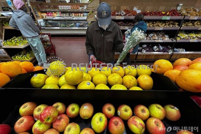 A person shops at a Trader Joe&amp;#039;s grocery store in the Manhattan borough of New York City, New York, U.S., March 10, 2022. REUTERS/Carlo Allegri